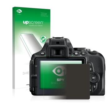 Parte frontal de un envase de producto con el logotipo de la marca upscreen. Al lado se muestra el dispositivo Nikon D5600 con