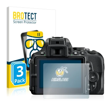 Parte frontal de un envase de producto con el logotipo de la marca BROTECT. Al lado se muestra el dispositivo Nikon D5600 con 
