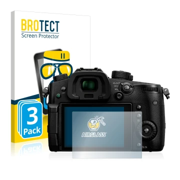 Parte frontal de un envase de producto con el logotipo de la marca BROTECT. Al lado se muestra el dispositivo Panasonic Lumix 