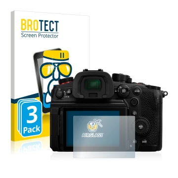 Parte frontal de un envase de producto con el logotipo de la marca BROTECT. Al lado se muestra el dispositivo Panasonic Lumix 