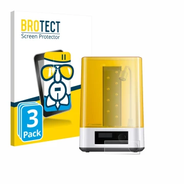 Parte frontal de un envase de producto con el logotipo de la marca BROTECT. Al lado se muestra el dispositivo Anycubic Wash & 