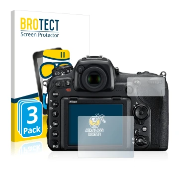 Parte frontal de un envase de producto con el logotipo de la marca BROTECT. Al lado se muestra el dispositivo Nikon D500 con s