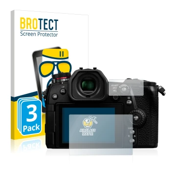 Parte frontal de un envase de producto con el logotipo de la marca BROTECT. Al lado se muestra el dispositivo Panasonic Lumix 