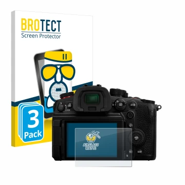 Parte frontal de un envase de producto con el logotipo de la marca BROTECT. Al lado se muestra el dispositivo Panasonic Lumix 