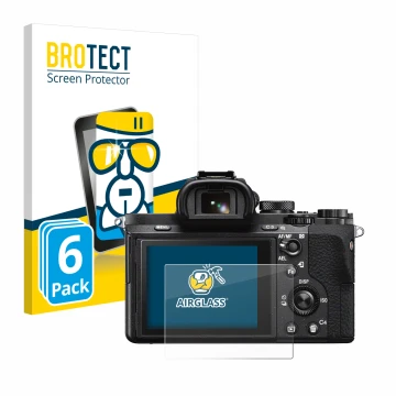 Parte frontal de un envase de producto con el logotipo de la marca BROTECT. Al lado se muestra el dispositivo Sony Alpha 7 II 