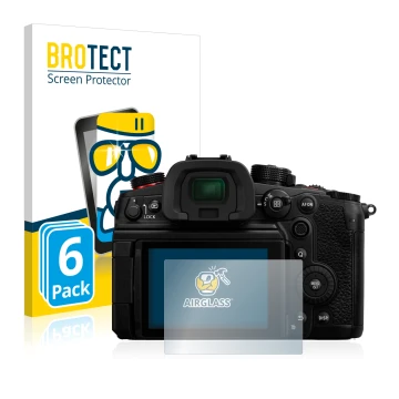 Parte frontal de un envase de producto con el logotipo de la marca BROTECT. Al lado se muestra el dispositivo Panasonic Lumix 