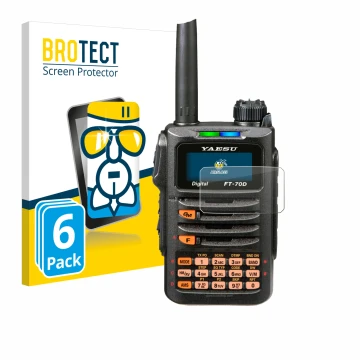 Parte frontal de un envase de producto con el logotipo de la marca BROTECT. Al lado se muestra el dispositivo Yaesu FT-70DR co