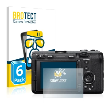 Parte frontal de un envase de producto con el logotipo de la marca BROTECT. Al lado se muestra el dispositivo Sony Alpha FX30 