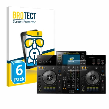 Parte frontal de un envase de producto con el logotipo de la marca BROTECT. Al lado se muestra el dispositivo Pioneer XDJ -RR 