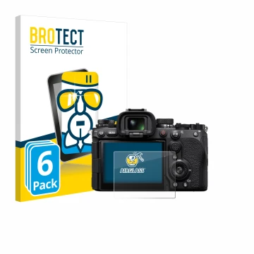 Parte frontal de un envase de producto con el logotipo de la marca BROTECT. Al lado se muestra el dispositivo Sony Alpha 9 III