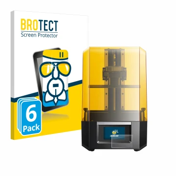 Parte frontal de un envase de producto con el logotipo de la marca BROTECT. Al lado se muestra el dispositivo Anycubic Photon 