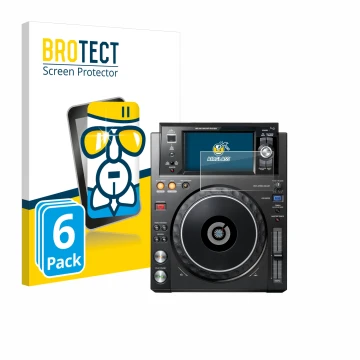 Parte frontal de un envase de producto con el logotipo de la marca BROTECT. Al lado se muestra el dispositivo Pioneer XDJ -100