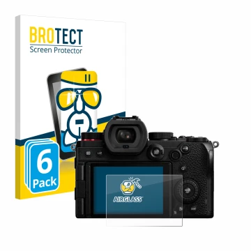 Parte frontal de un envase de producto con el logotipo de la marca BROTECT. Al lado se muestra el dispositivo Panasonic Lumix 