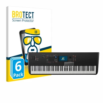 Parte frontal de un envase de producto con el logotipo de la marca BROTECT. Al lado se muestra el dispositivo Yamaha MODX8+ co
