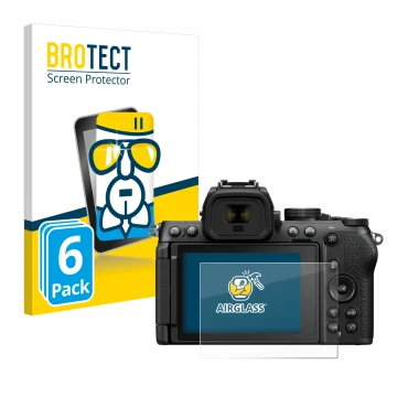 Parte frontal de un envase de producto con el logotipo de la marca BROTECT. Al lado se muestra el dispositivo Nikon Z50 II con