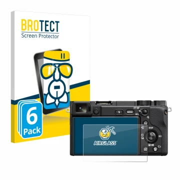 Parte frontal de un envase de producto con el logotipo de la marca BROTECT. Al lado se muestra el dispositivo Sony Alpha 6400A