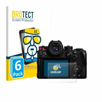 Parte frontal de un envase de producto con el logotipo de la marca BROTECT. Al lado se muestra el dispositivo Panasonic Lumix 