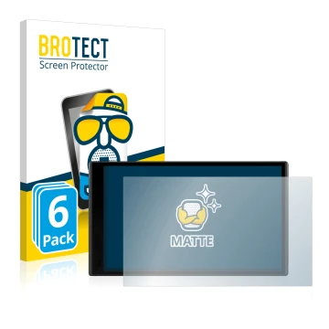 Parte frontal de un envase de producto con el logotipo de la marca BROTECT. Al lado se muestra el dispositivo Garmin DriveSmar