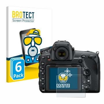 Parte frontal de un envase de producto con el logotipo de la marca BROTECT. Al lado se muestra el dispositivo Nikon D850 con s