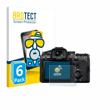 Parte frontal de un envase de producto con el logotipo de la marca BROTECT. Al lado se muestra el dispositivo Sony Alpha 9 III