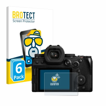 Parte frontal de un envase de producto con el logotipo de la marca BROTECT. Al lado se muestra el dispositivo Panasonic Lumix 