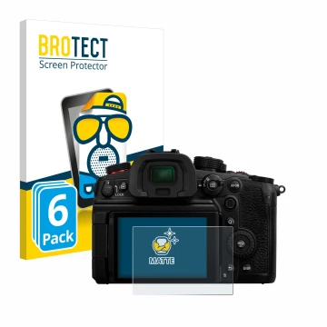 Parte frontal de un envase de producto con el logotipo de la marca BROTECT. Al lado se muestra el dispositivo Panasonic Lumix 