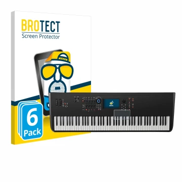 Parte frontal de un envase de producto con el logotipo de la marca BROTECT. Al lado se muestra el dispositivo Yamaha MODX8+ co