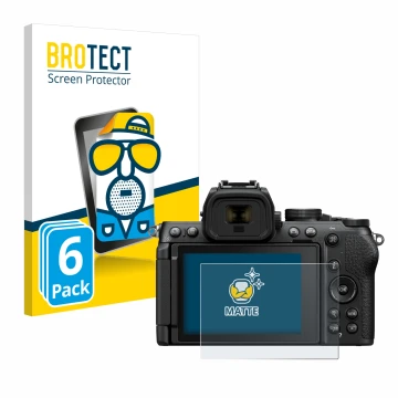 Parte frontal de un envase de producto con el logotipo de la marca BROTECT. Al lado se muestra el dispositivo Nikon Z50 II con