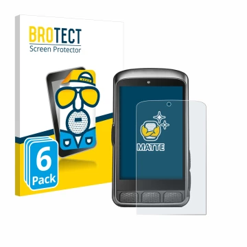 Parte frontal de un envase de producto con el logotipo de la marca BROTECT. Al lado se muestra el dispositivo Wahoo Elemnt ACE