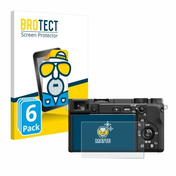 Parte frontal de un envase de producto con el logotipo de la marca BROTECT. Al lado se muestra el dispositivo Sony Alpha 6400A