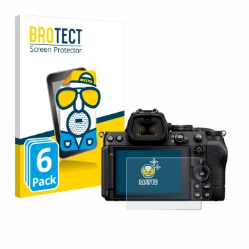 Parte frontal de un envase de producto con el logotipo de la marca BROTECT. Al lado se muestra el dispositivo Nikon Z5 II con 