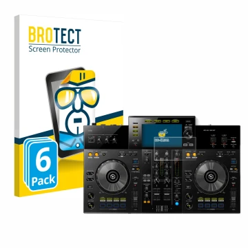 Parte frontal de un envase de producto con el logotipo de la marca BROTECT. Al lado se muestra el dispositivo Pioneer XDJ -RR 