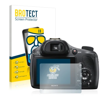 Parte frontal de un envase de producto con el logotipo de la marca BROTECT. Al lado se muestra el dispositivo Sony Cyber-Shot 