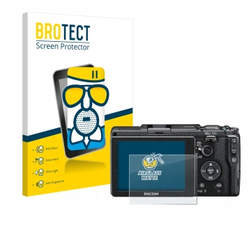 Parte frontal de un envase de producto con el logotipo de la marca BROTECT. Al lado se muestra el dispositivo Ricoh GR II 2015