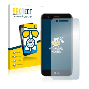 Parte frontal de un envase de producto con el logotipo de la marca BROTECT. Al lado se muestra el dispositivo LG K10 2017 con 