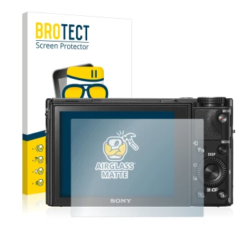 Parte frontal de un envase de producto con el logotipo de la marca BROTECT. Al lado se muestra el dispositivo Sony Cyber-Shot 
