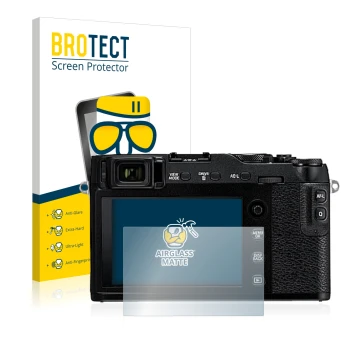 Parte frontal de un envase de producto con el logotipo de la marca BROTECT. Al lado se muestra el dispositivo Fujifilm X-E3 co
