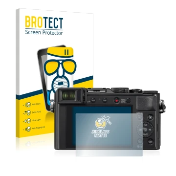 Parte frontal de un envase de producto con el logotipo de la marca BROTECT. Al lado se muestra el dispositivo Panasonic Lumix 