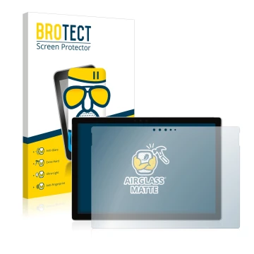 Parte frontal de un envase de producto con el logotipo de la marca BROTECT. Al lado se muestra el dispositivo Microsoft Surfac