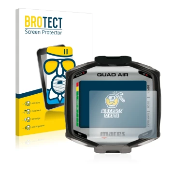 Parte frontal de un envase de producto con el logotipo de la marca BROTECT. Al lado se muestra el dispositivo Mares Quad Air c