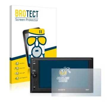 Parte frontal de un envase de producto con el logotipo de la marca BROTECT. Al lado se muestra el dispositivo Sony XAV-AX1005D