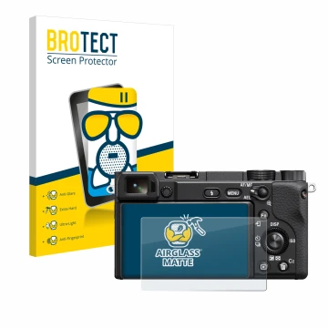 Parte frontal de un envase de producto con el logotipo de la marca BROTECT. Al lado se muestra el dispositivo Sony Alpha 6100 