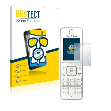 Parte frontal de un envase de producto con el logotipo de la marca BROTECT. Al lado se muestra el dispositivo AVM Fritz!Fon C6