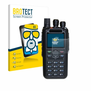 Parte frontal de un envase de producto con el logotipo de la marca BROTECT. Al lado se muestra el dispositivo AnyTone AT-D878U