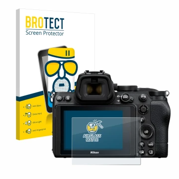 Parte frontal de un envase de producto con el logotipo de la marca BROTECT. Al lado se muestra el dispositivo Nikon Z 5 con su