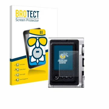 Parte frontal de un envase de producto con el logotipo de la marca BROTECT. Al lado se muestra el dispositivo Fujifilm Instax 