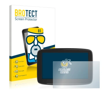 Parte frontal de un envase de producto con el logotipo de la marca BROTECT. Al lado se muestra el dispositivo TomTom GO Classi