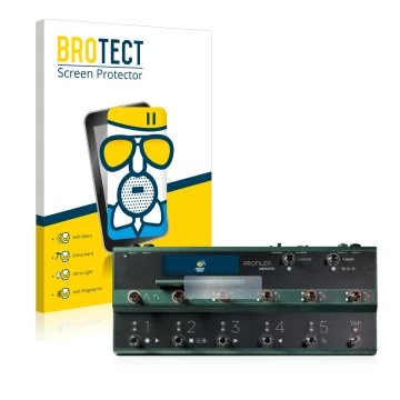 Parte frontal de un envase de producto con el logotipo de la marca BROTECT. Al lado se muestra el dispositivo Kemper Profiler 