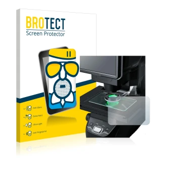 Parte frontal de un envase de producto con el logotipo de la marca BROTECT. Al lado se muestra el dispositivo Keyence IM-7030 