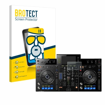Parte frontal de un envase de producto con el logotipo de la marca BROTECT. Al lado se muestra el dispositivo Pioneer XDJ-RX c